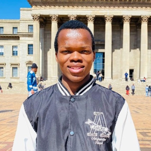 Hlomulani Magwaza